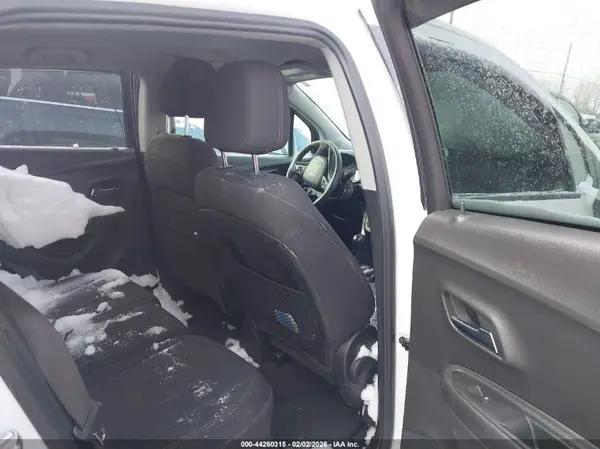 3GNCJKSB3KL393638 2019 CHEVROLET TRAX - Image 8