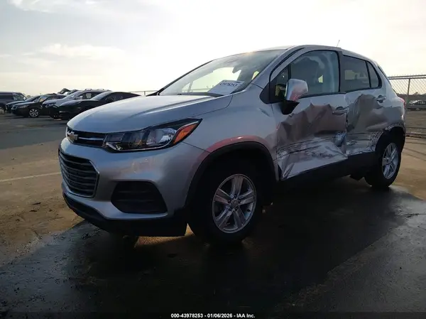 3GNCJKSB3KL402113 2019 CHEVROLET TRAX - Image 2