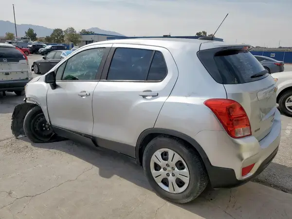 3GNCJKSB3KL402807 2019 CHEVROLET TRAX - Image 2