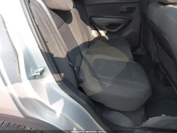 3GNCJKSB3KL403889 2019 CHEVROLET TRAX - Image 8