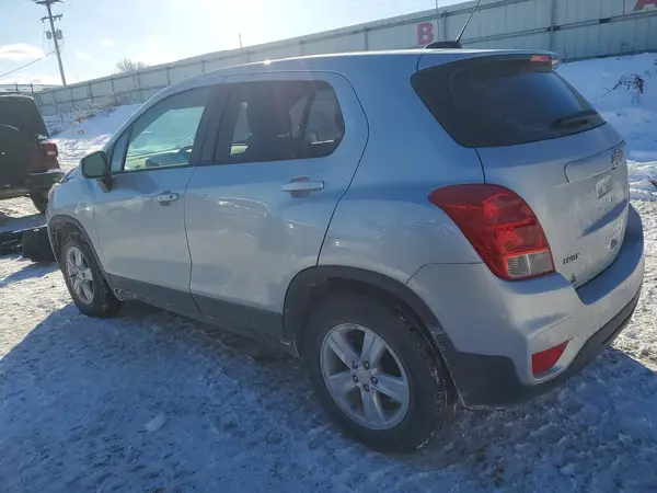 3GNCJKSB3LL111001 2020 CHEVROLET TRAX - Image 2