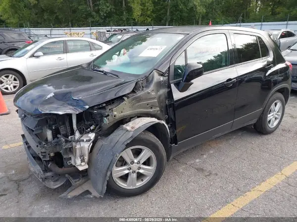 3GNCJKSB3LL125755 2020 CHEVROLET TRAX - Image 2