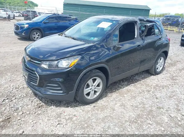 3GNCJKSB3LL128008 2020 CHEVROLET TRAX - Image 2