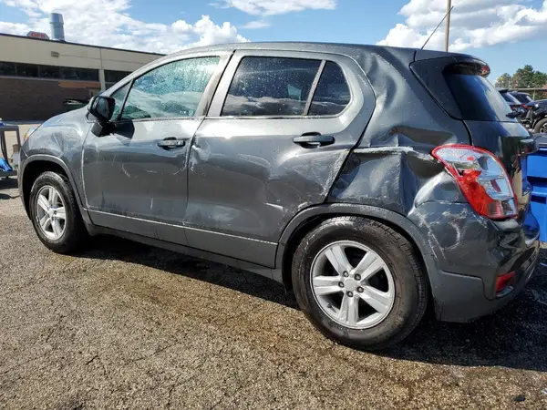 3GNCJKSB3LL132298 2020 CHEVROLET TRAX - Image 2
