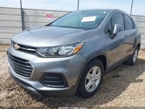 3GNCJKSB3LL145570 2020 CHEVROLET TRAX - Image 2