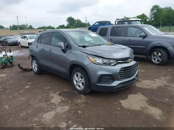 3GNCJKSB3LL154785 2020 CHEVROLET TRAX - Image 1