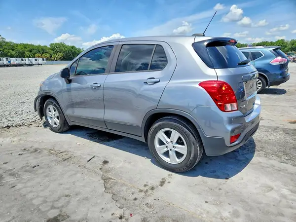 3GNCJKSB3LL156231 2020 CHEVROLET TRAX - Image 2