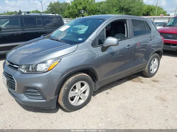 3GNCJKSB3LL159873 2020 CHEVROLET TRAX - Image 2