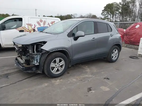 3GNCJKSB3LL164166 2020 CHEVROLET TRAX - Image 2
