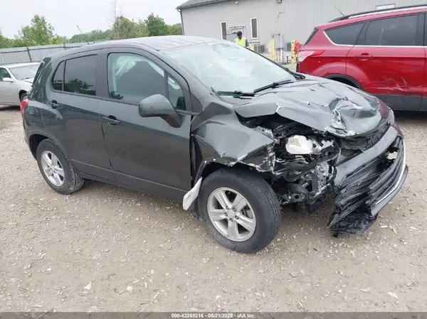 3GNCJKSB3LL169352 2020 CHEVROLET TRAX - Image 1