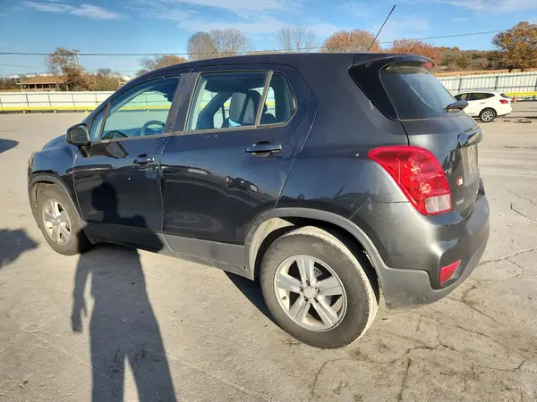 3GNCJKSB3LL185390 2020 CHEVROLET TRAX - Image 2
