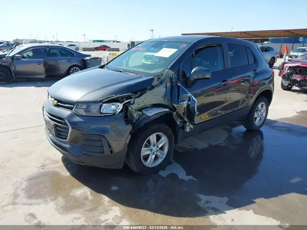 3GNCJKSB3LL188371 2020 CHEVROLET TRAX - Image 2