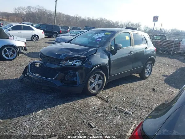 3GNCJKSB3LL198575 2020 CHEVROLET TRAX - Image 2