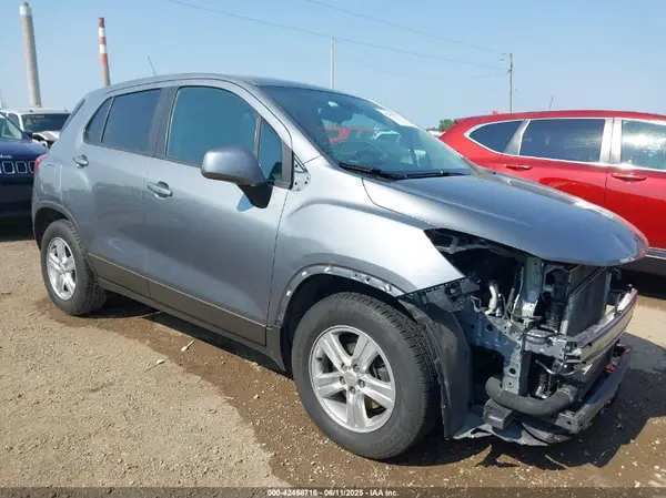 3GNCJKSB3LL207999 2020 CHEVROLET TRAX - Image 1