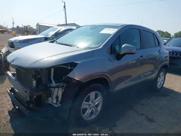 3GNCJKSB3LL207999 2020 CHEVROLET TRAX - Image 2