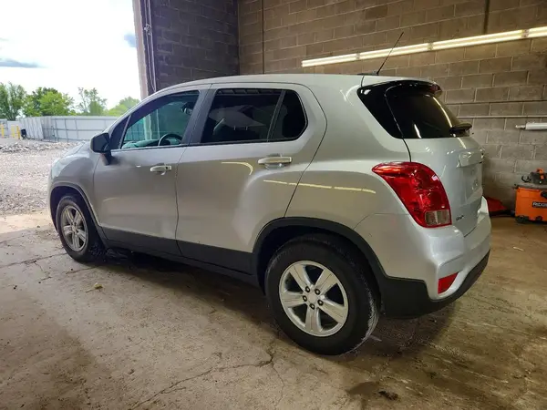 3GNCJKSB3LL208621 2020 CHEVROLET TRAX - Image 2