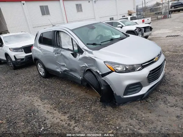 3GNCJKSB3LL210157 2020 CHEVROLET TRAX - Image 1