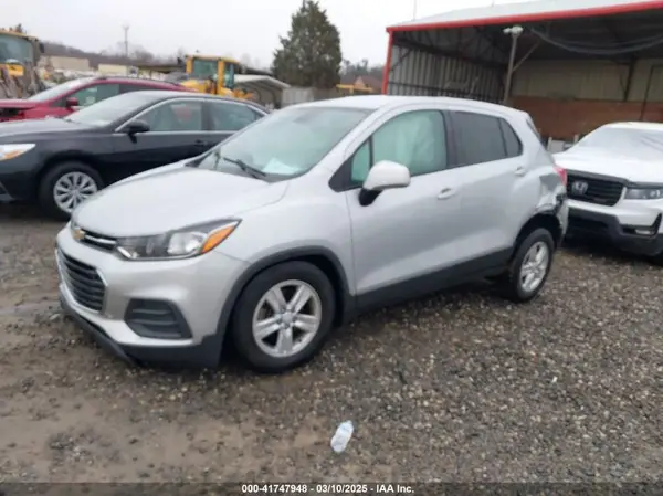 3GNCJKSB3LL210157 2020 CHEVROLET TRAX - Image 2