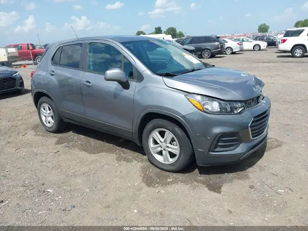 3GNCJKSB3LL211700 2020 CHEVROLET TRAX - Image 1