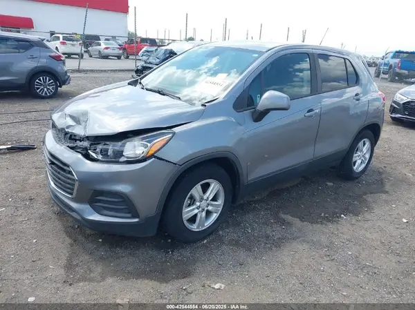 3GNCJKSB3LL211700 2020 CHEVROLET TRAX - Image 2
