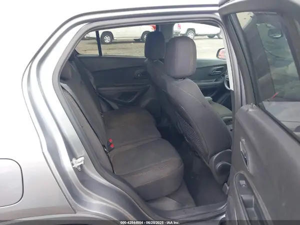 3GNCJKSB3LL211700 2020 CHEVROLET TRAX - Image 8