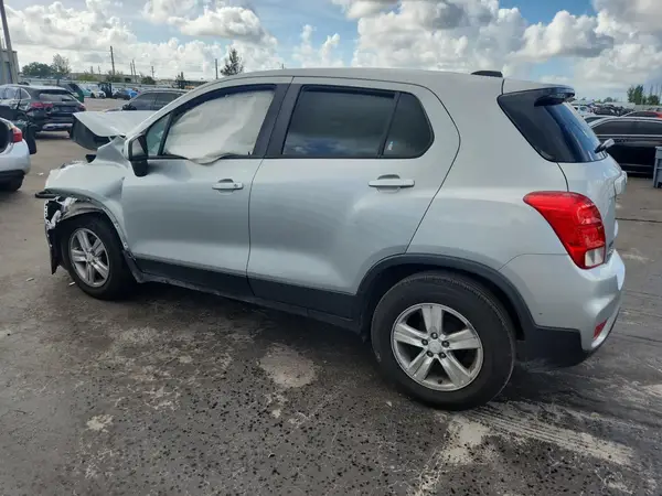 3GNCJKSB3LL218758 2020 CHEVROLET TRAX - Image 2