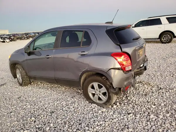 3GNCJKSB3LL243529 2020 CHEVROLET TRAX - Image 2