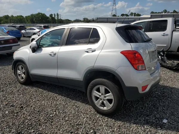 3GNCJKSB3LL296571 2020 CHEVROLET TRAX - Image 2
