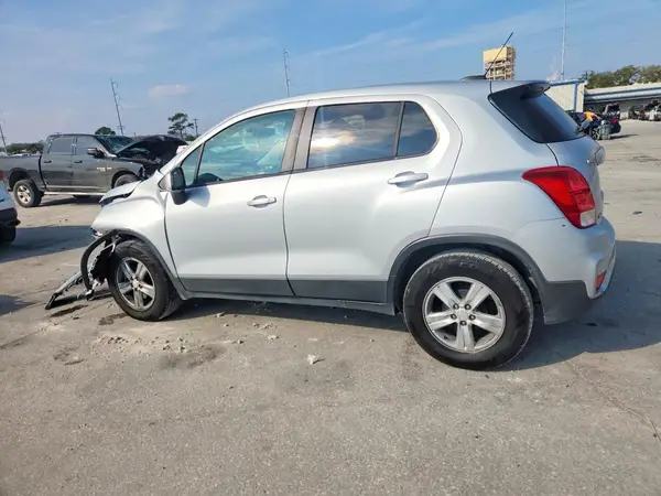 3GNCJKSB3LL300165 2020 CHEVROLET TRAX - Image 2