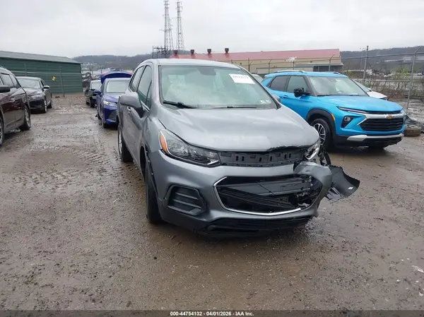 3GNCJKSB3LL300571 2020 CHEVROLET TRAX - Image 1
