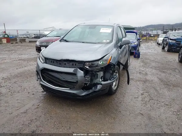 3GNCJKSB3LL300571 2020 CHEVROLET TRAX - Image 2