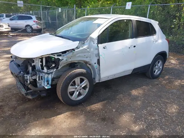 3GNCJKSB3LL331660 2020 CHEVROLET TRAX - Image 2