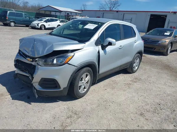3GNCJKSB3LL335501 2020 CHEVROLET TRAX - Image 2