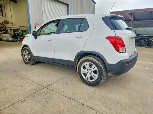 3GNCJKSB4GL230262 2016 CHEVROLET TRAX - Image 2