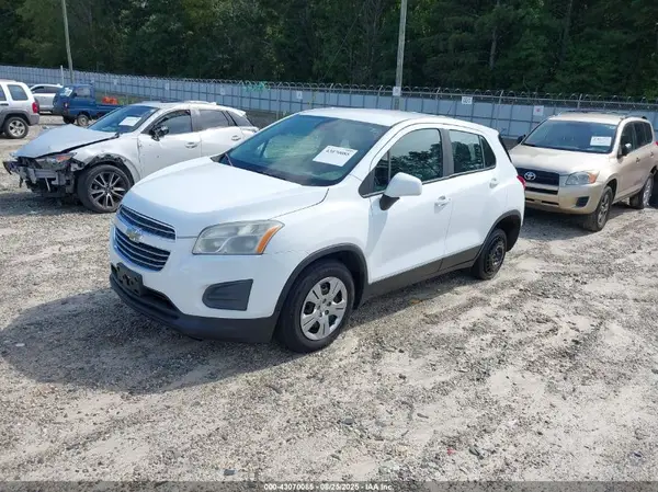 3GNCJKSB4GL257980 2016 CHEVROLET TRAX - Image 2