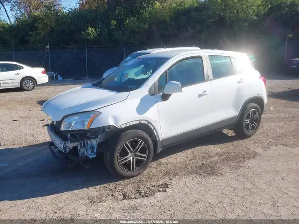 3GNCJKSB4GL259745 2016 CHEVROLET TRAX - Image 2