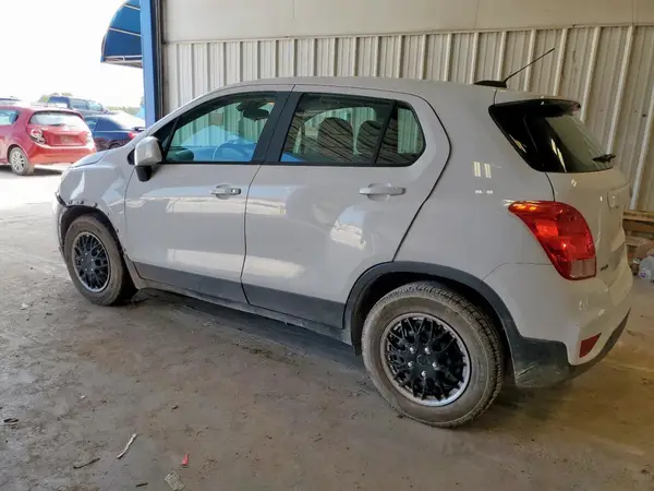 3GNCJKSB4HL132222 2017 CHEVROLET TRAX - Image 2