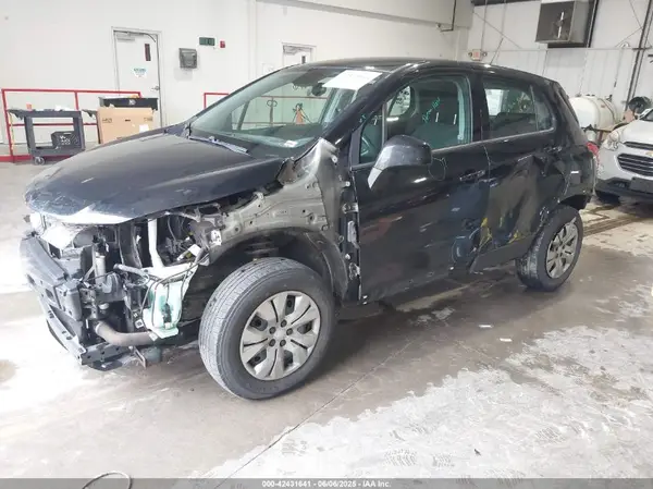 3GNCJKSB4HL158271 2017 CHEVROLET TRAX - Image 2