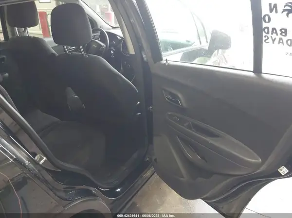 3GNCJKSB4HL158271 2017 CHEVROLET TRAX - Image 8