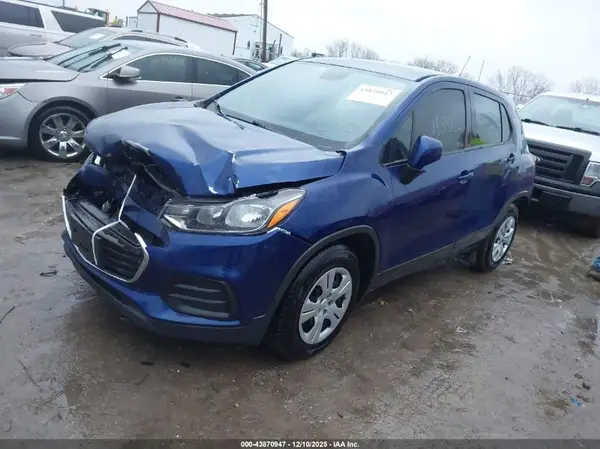 3GNCJKSB4HL196034 2017 CHEVROLET TRAX - Image 2