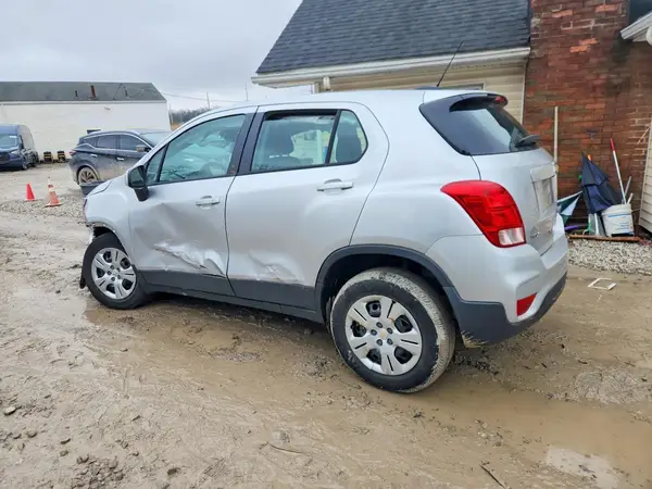 3GNCJKSB4HL212605 2017 CHEVROLET TRAX - Image 2