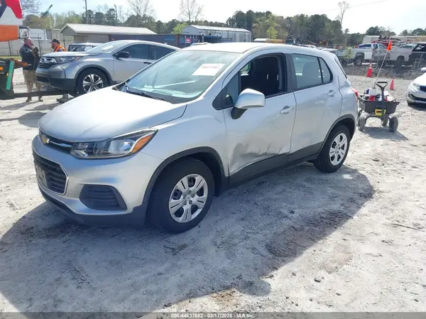 3GNCJKSB4HL246415 2017 CHEVROLET TRAX - Image 2