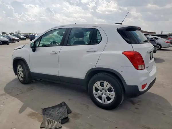 3GNCJKSB4HL246611 2017 CHEVROLET TRAX - Image 2