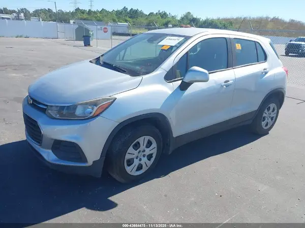 3GNCJKSB4HL257009 2017 CHEVROLET TRAX - Image 2