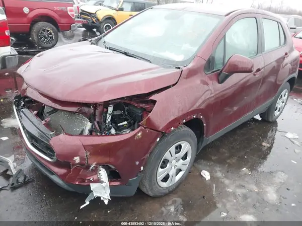3GNCJKSB4HL260038 2017 CHEVROLET TRAX - Image 2