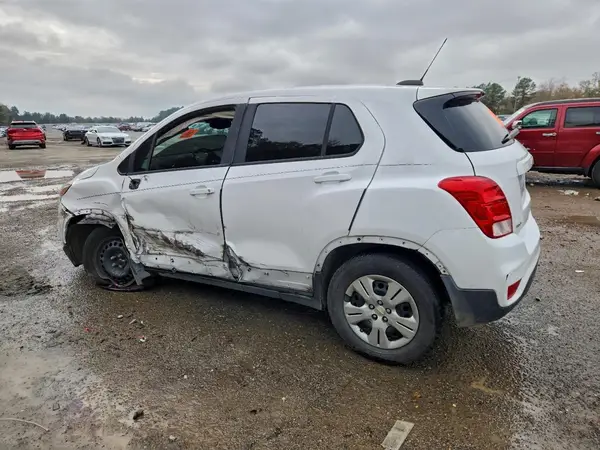 3GNCJKSB4HL261819 2017 CHEVROLET TRAX - Image 2