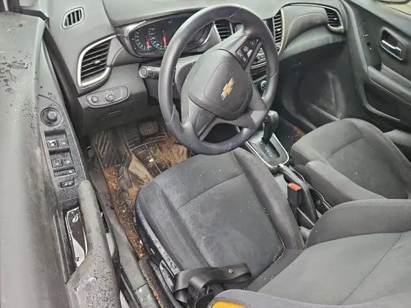3GNCJKSB4HL261819 2017 CHEVROLET TRAX - Image 8