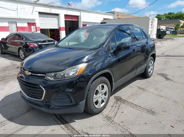 3GNCJKSB4HL271072 2017 CHEVROLET TRAX - Image 2