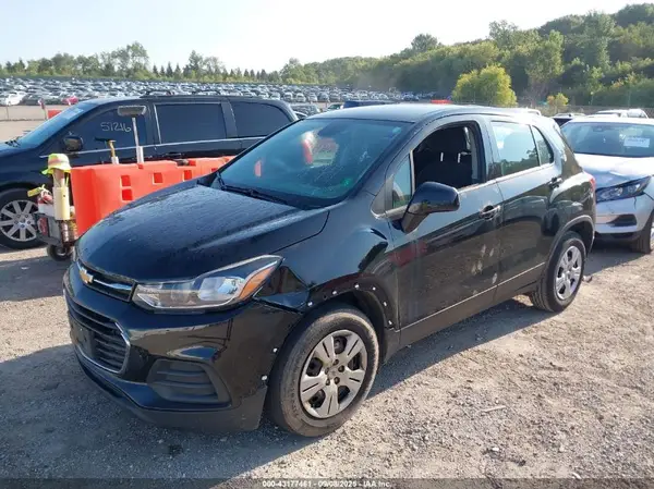 3GNCJKSB4HL271931 2017 CHEVROLET TRAX - Image 2