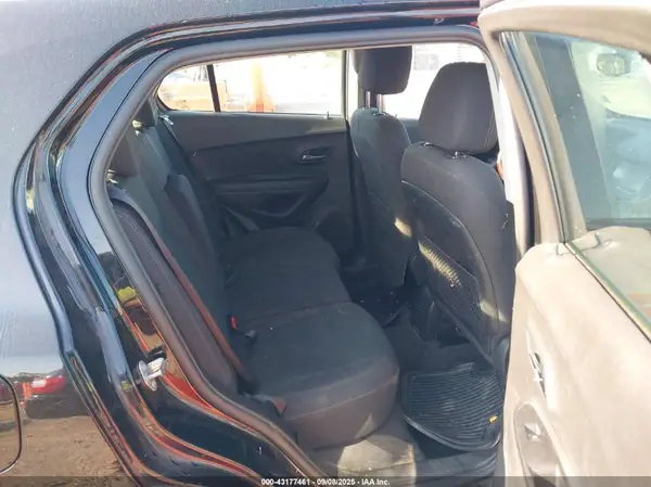 3GNCJKSB4HL271931 2017 CHEVROLET TRAX - Image 8